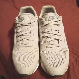 Nike Air Grey Tennis Shoes sz 8 1/2.